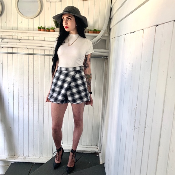 Pants - Black and white plaid high waisted skort